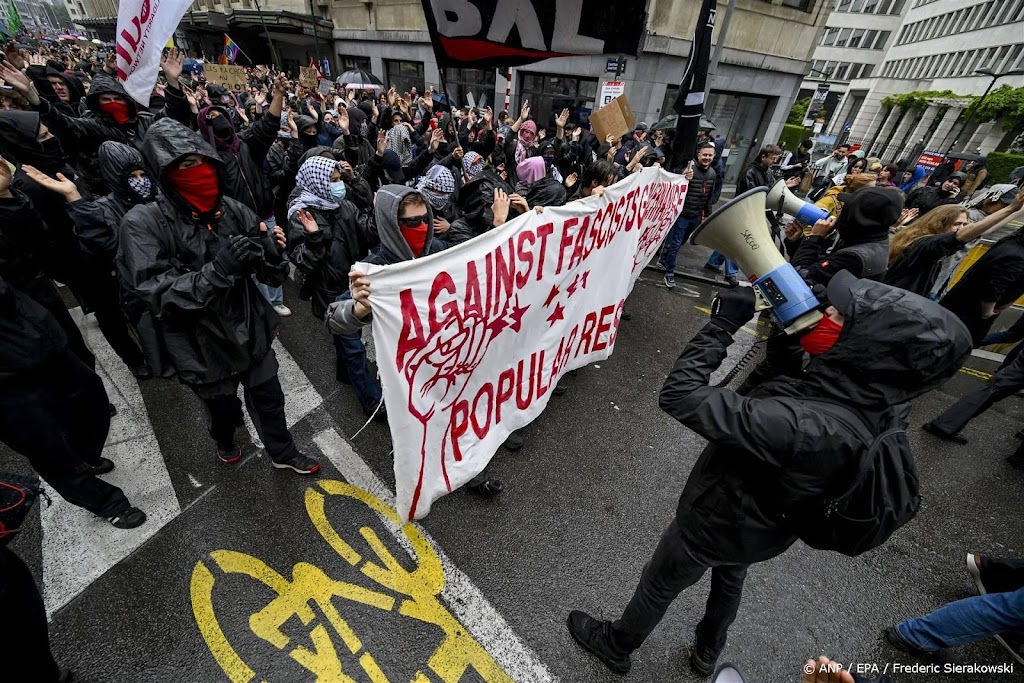 Hoofdkwartier Vlaams Belang beschadigd tijdens protestmars