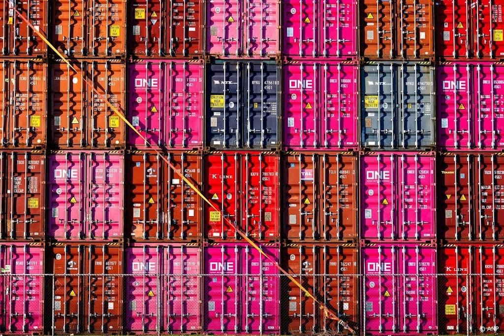 Bijna 3000 kilo cocaïne in drie containers in Rotterdamse haven