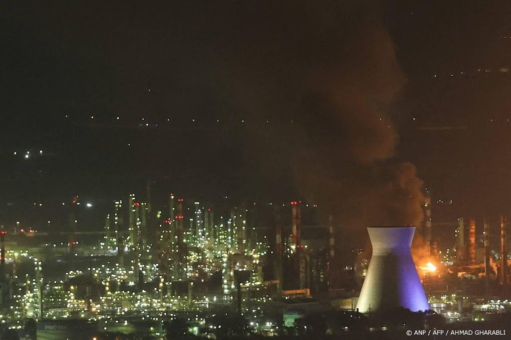 Raffinaderij Haifa dicht na raketaanval waarbij drie doden vielen