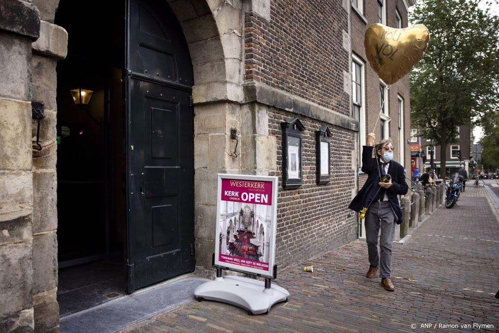 Honderden bezoekers Amsterdamse Westerkerk voor Peter R. de Vries