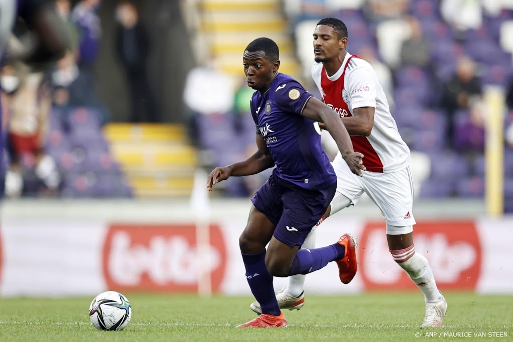 Haller helpt Ajax in oefenwedstrijd langs Anderlecht