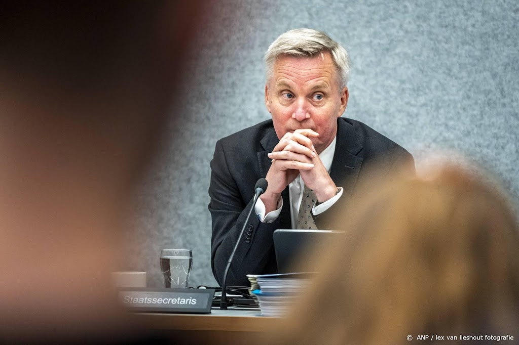 Van der Burg kritisch over gemeenten die asielzoekers weren