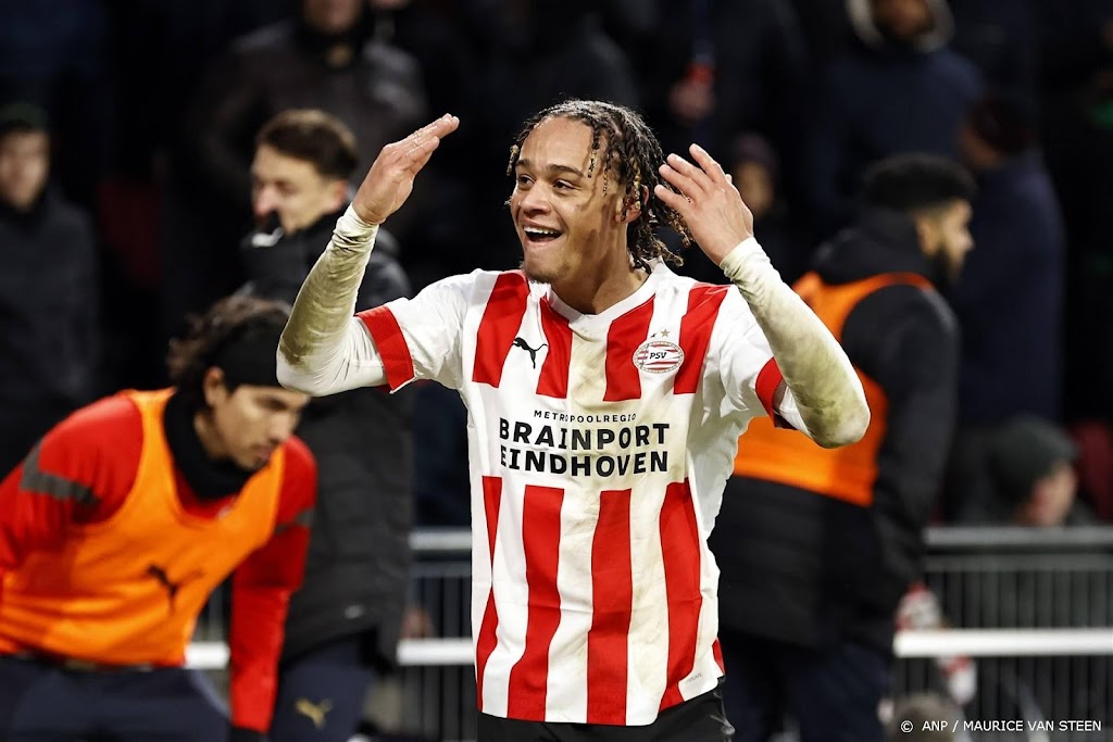 PSV'er Simons verlaat trainingskamp voor terugkeer naar PSG