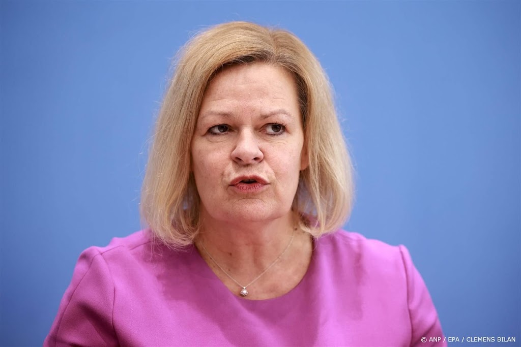 Duitse minister verbiedt uiterst rechts medium Compact