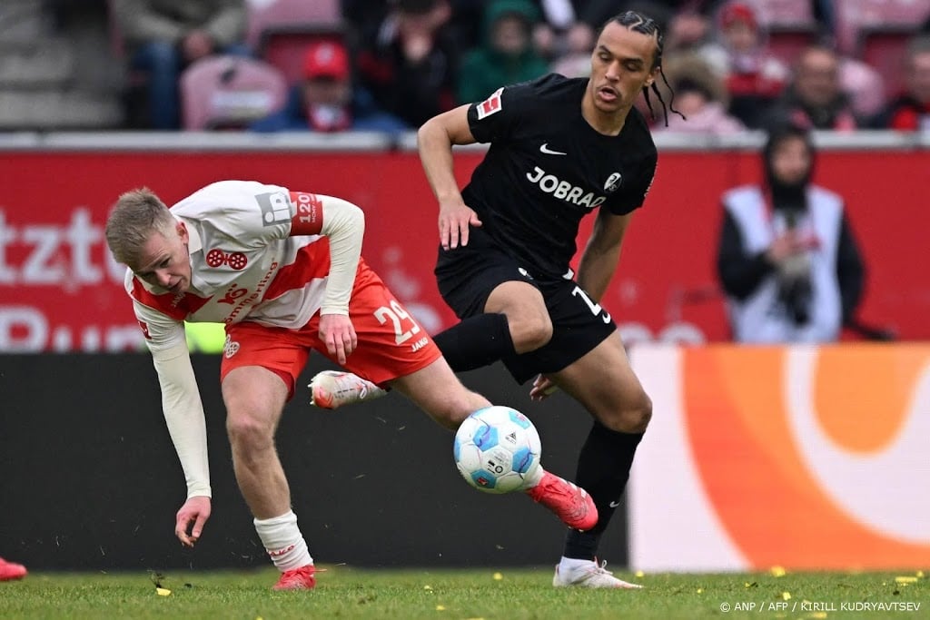 PSV neemt vleugelverdediger Sildillia over van SC Freiburg