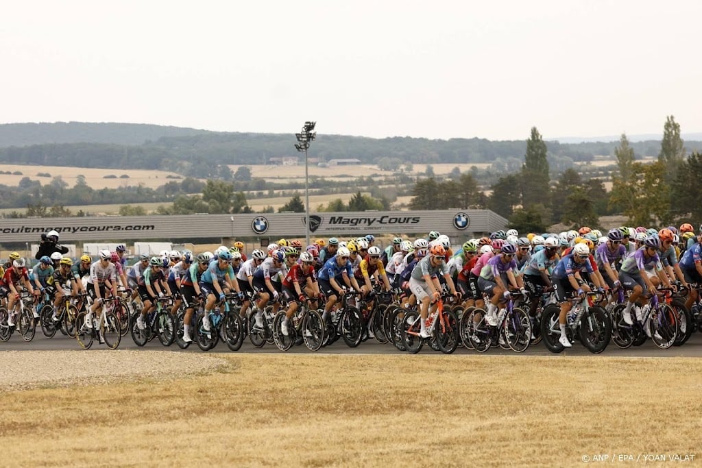 Tourpeloton onderweg in twaalfde rit voor mogelijk laatste sprint