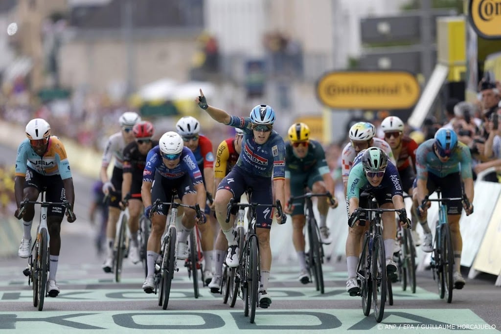 Kooij weer tweede achter Merlier in door val ontregelde sprint