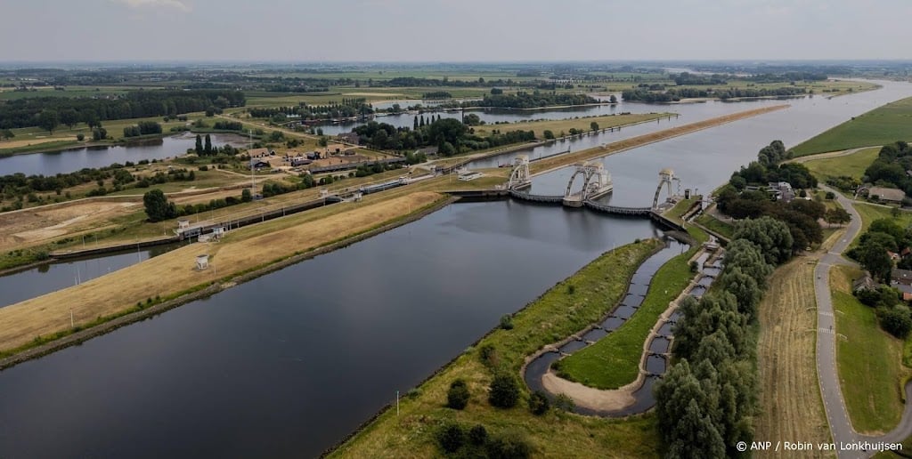 Rijkswaterstaat opent stuw tegen verzilting West-Nederland