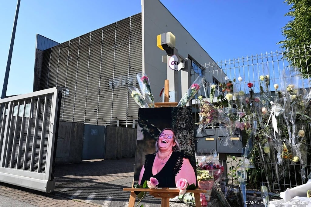 Franse tiener die onderwijsassistent doodstak krijgt 18 jaar cel