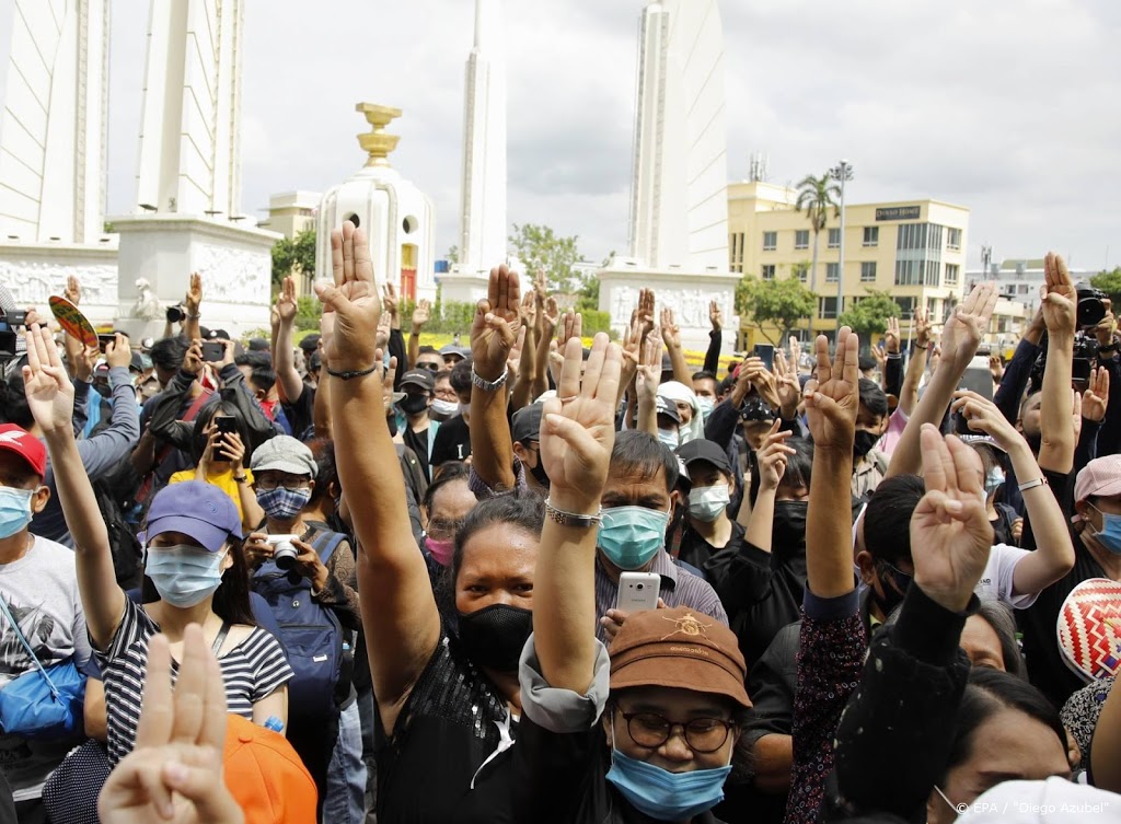 Duizenden betogen in Bangkok voor meer democratie