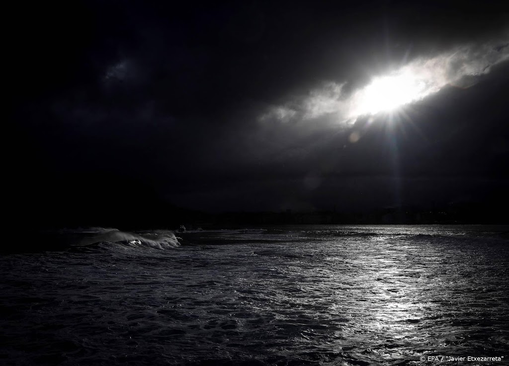 Onweer en regen trekt over het land