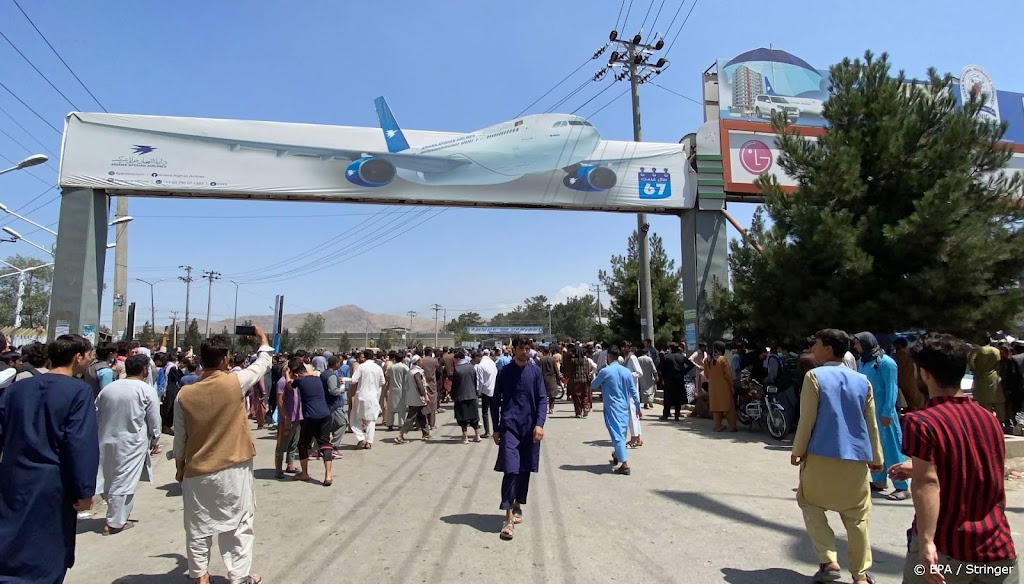 Momenteel geen vluchten op Kabul mogelijk door menigte op de baan