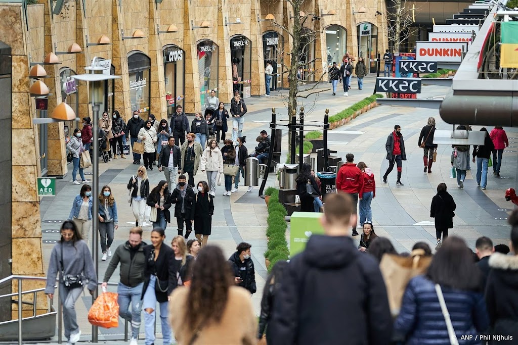 Nederlandse economie krimpt en belandt in recessie