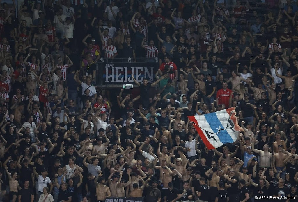 PSV-fans in Oostenrijk opgepakt voor slaan en schoppen man