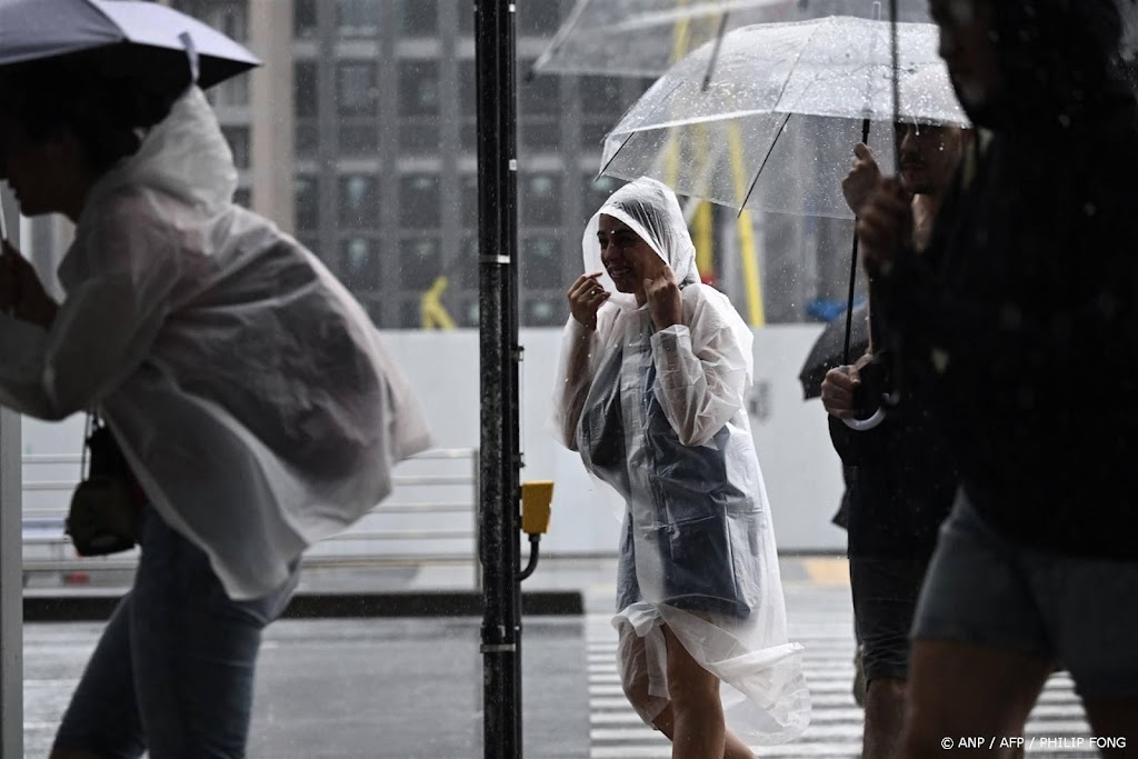 Tyfoon teistert oostkust van Japan
