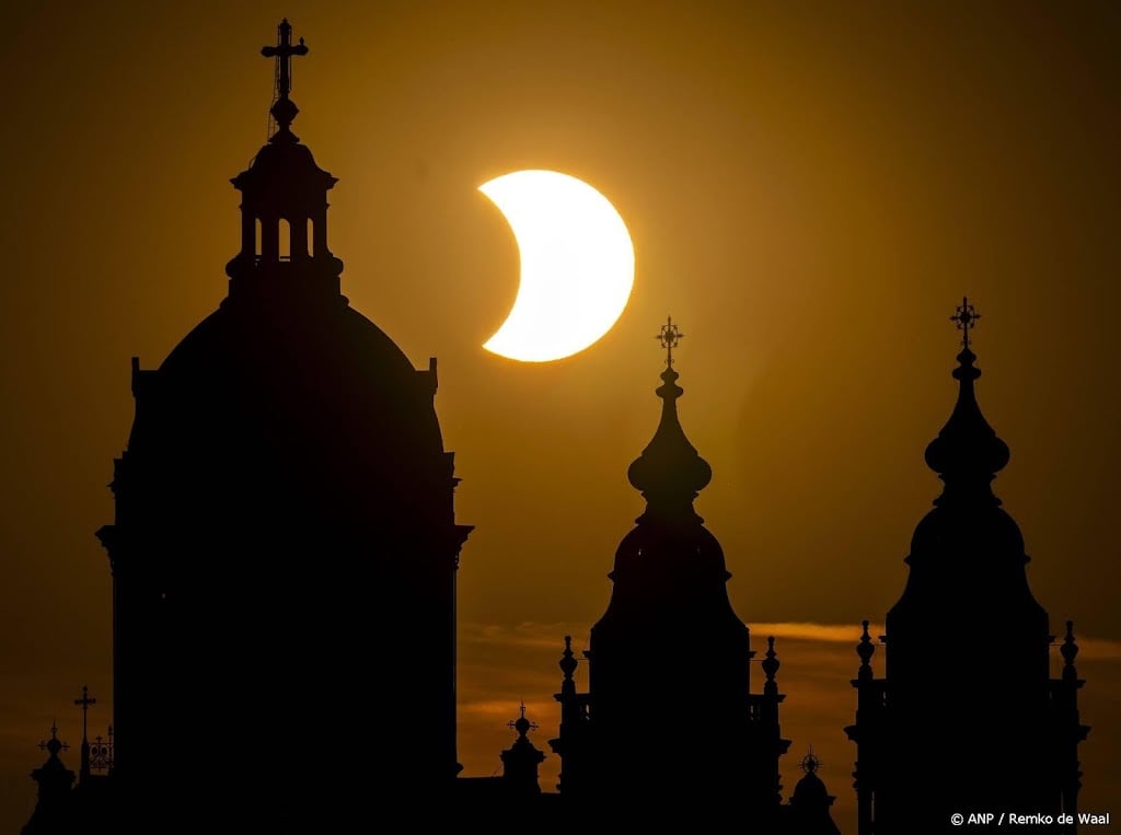 Onderzoek: mezen en duiven verstopten zich tijdens eclips