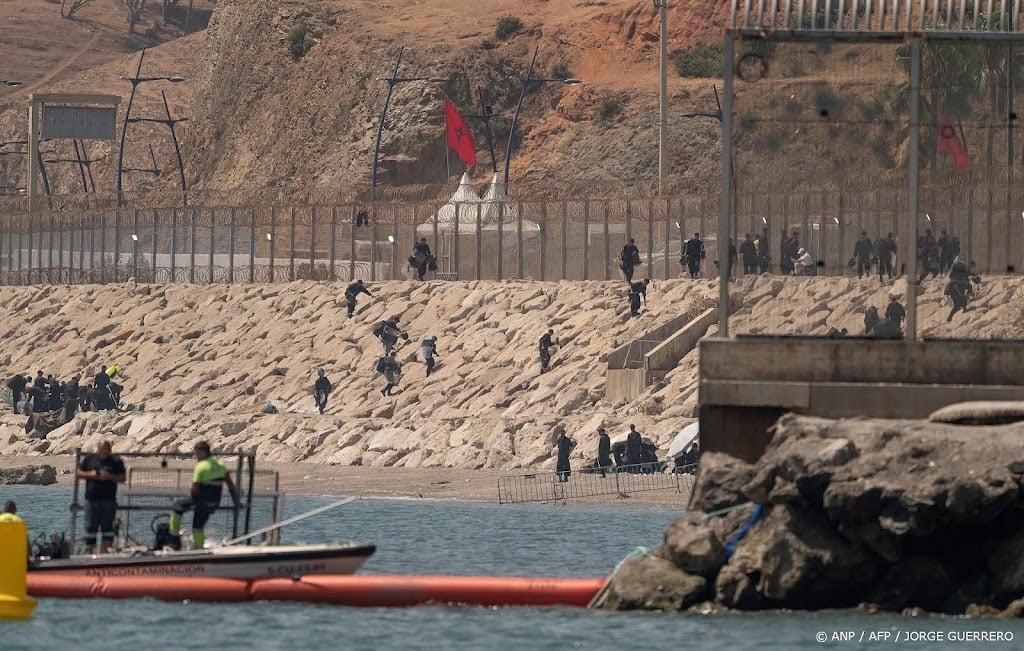 Honderden migranten demonstreren in Ceuta 