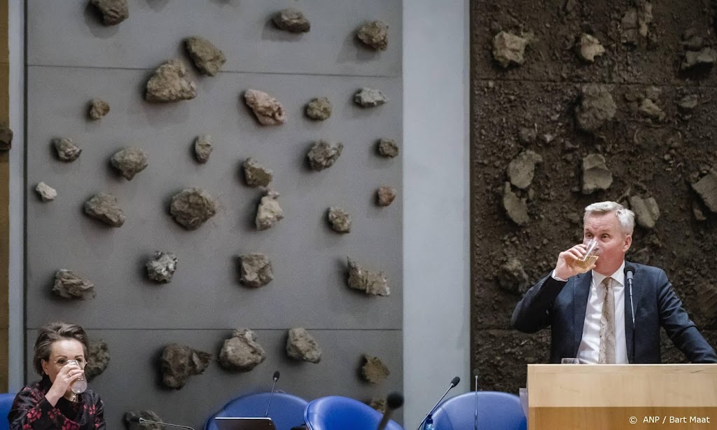Van der Burg: anders inrichten asielprocedure ligt bij politiek