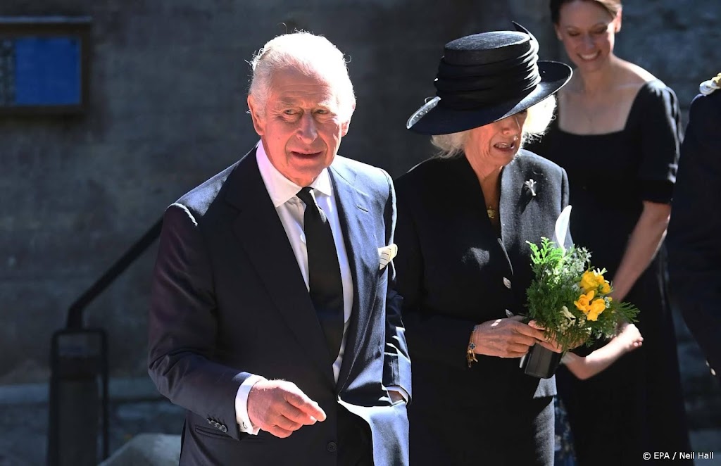 Charles presenteert zichzelf in Wales als nieuwe koning