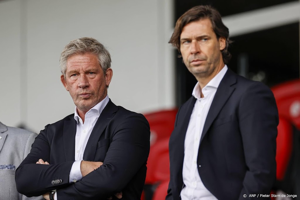 PSV en directeur voetbalzaken John de Jong per direct uit elkaar