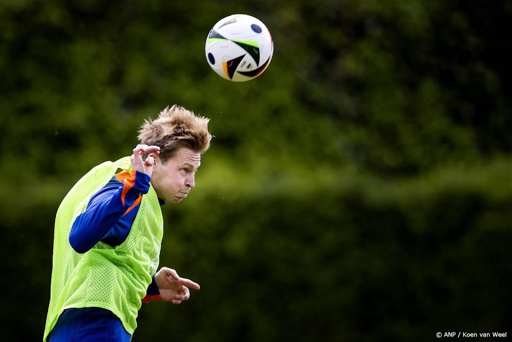 De Jong doet gedeeltelijk mee met groepstraining FC Barcelona
