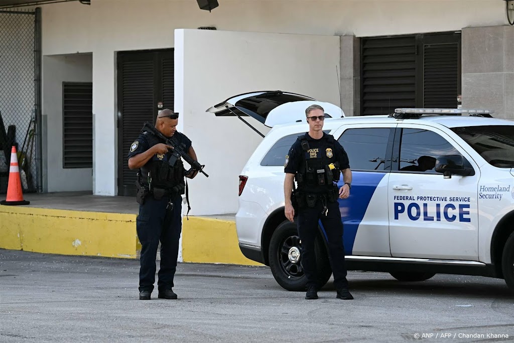 Man bij golfbaan Trump aangeklaagd voor illegaal wapenbezit