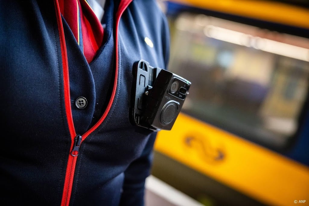 Miljoenen voor bodycams in trein en veiligere stations