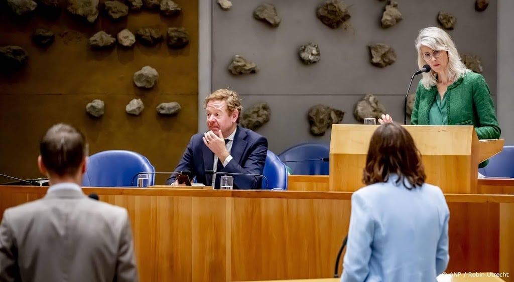 Asielministers gaan ondanks waarschuwing door met fors bezuinigen