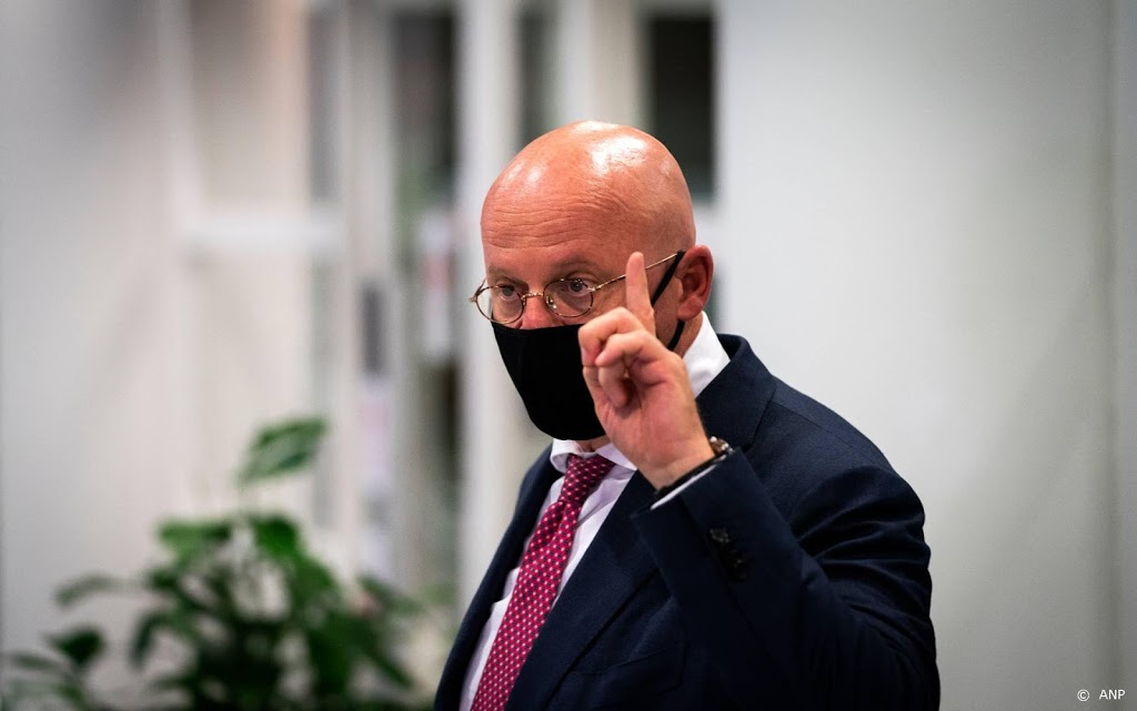 Grapperhaus kijkt graag nog eens naar blowverbod in avond 