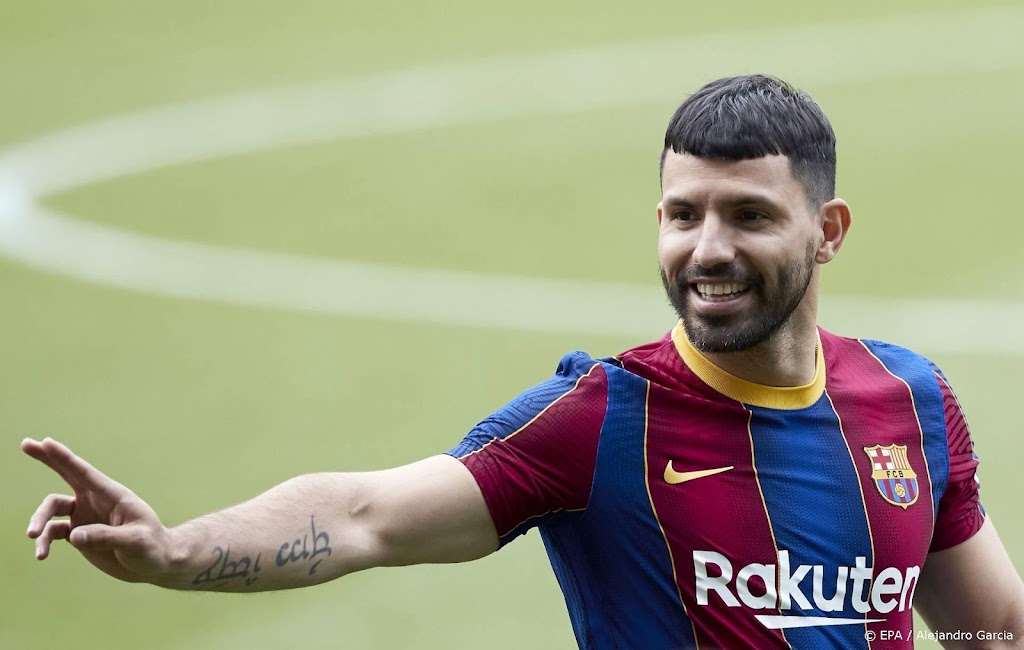 Koeman hint op officiële debuut Agüero bij Barça