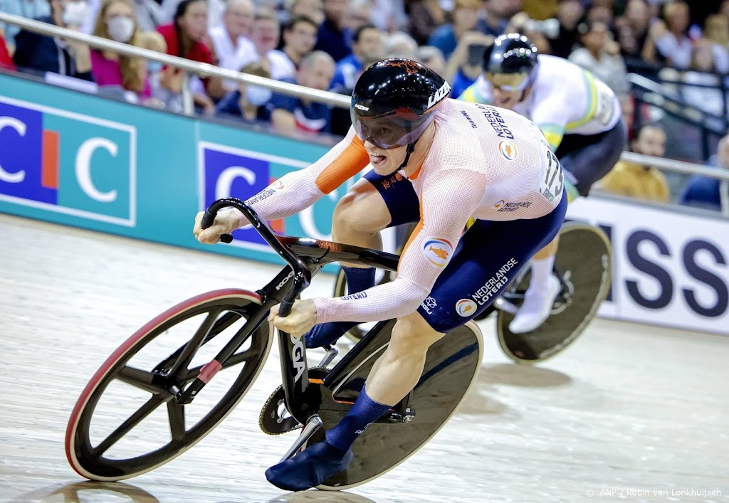 Baanwielrenner Lavreysen pakt vierde wereldtitel sprint op rij