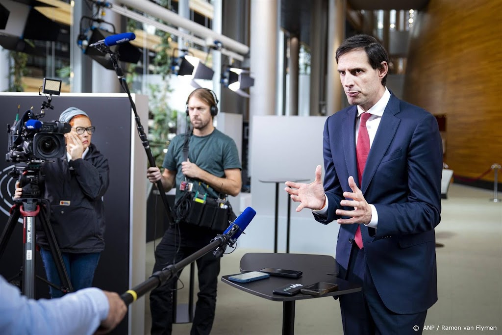 Hoekstra: geen ruimte laten voor doorgaan met fossiele brandstof