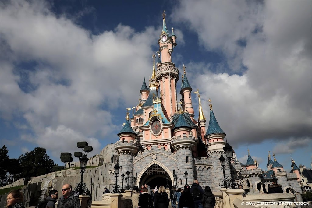 Europarlementariërs belanden per ongeluk in Disneyland