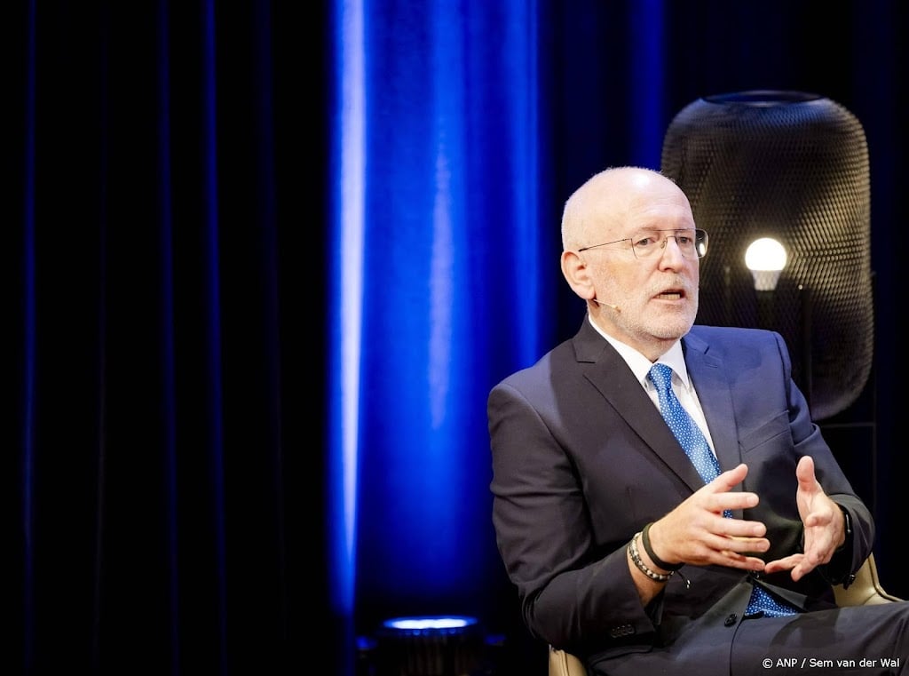 Timmermans heeft na intimidatie op terras meer politiebegeleiding