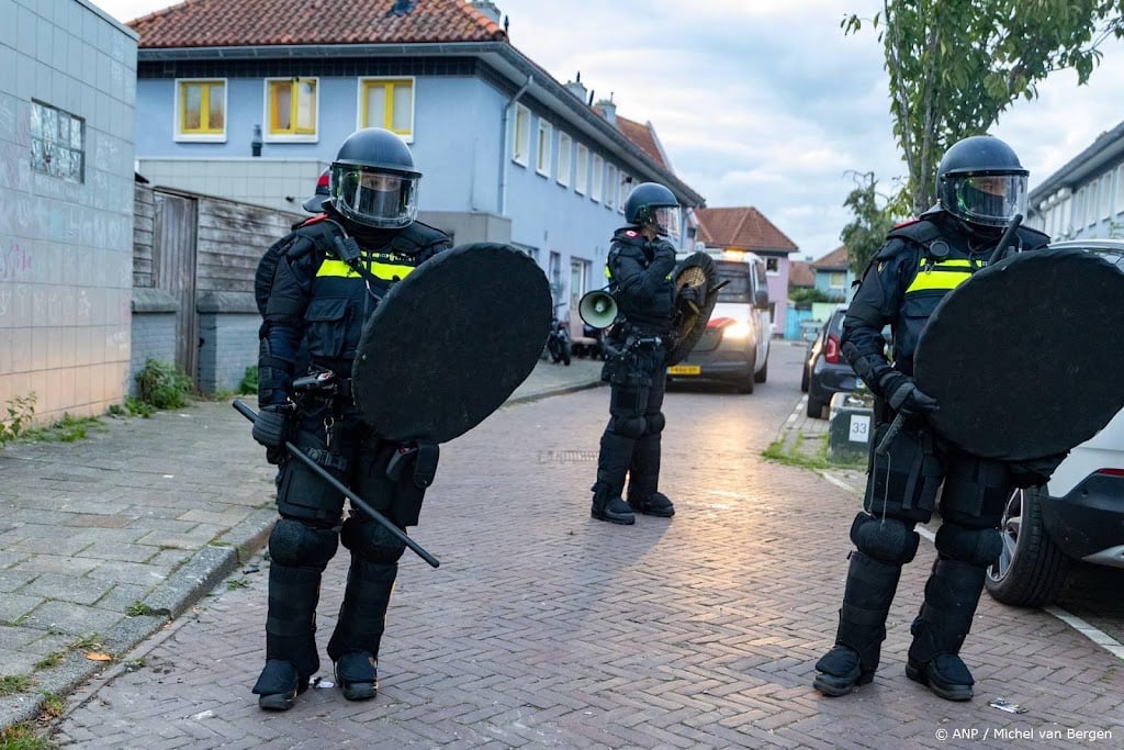 Meerdere aanhoudingen in Floradorp, onrust houdt aan