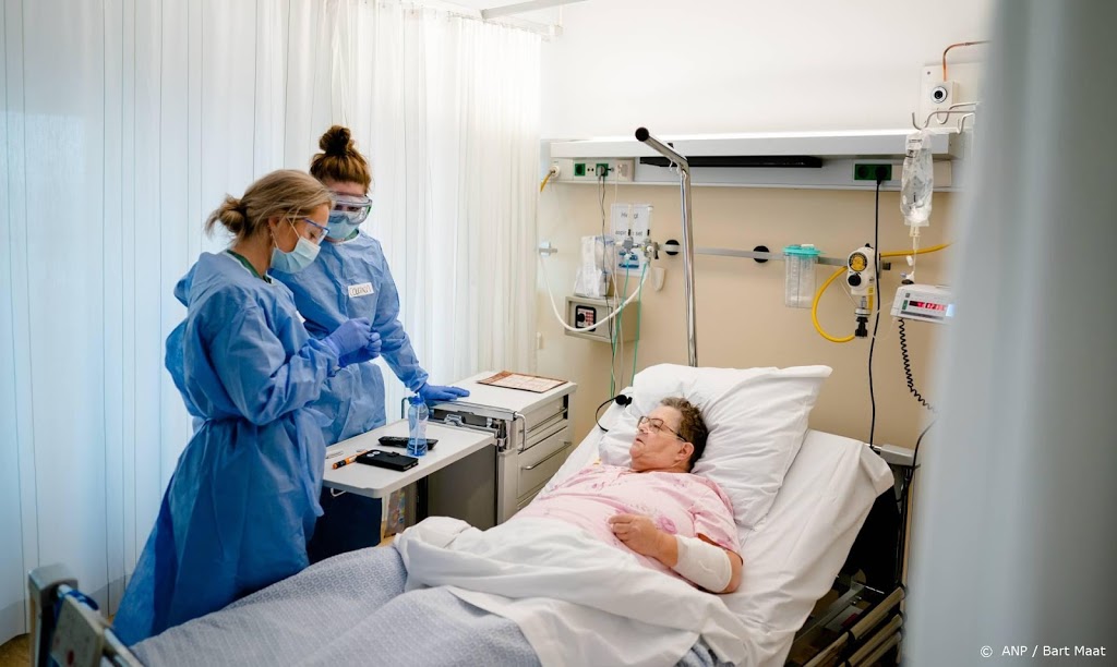 Aantal opgenomen coronapatiënten stijgt licht