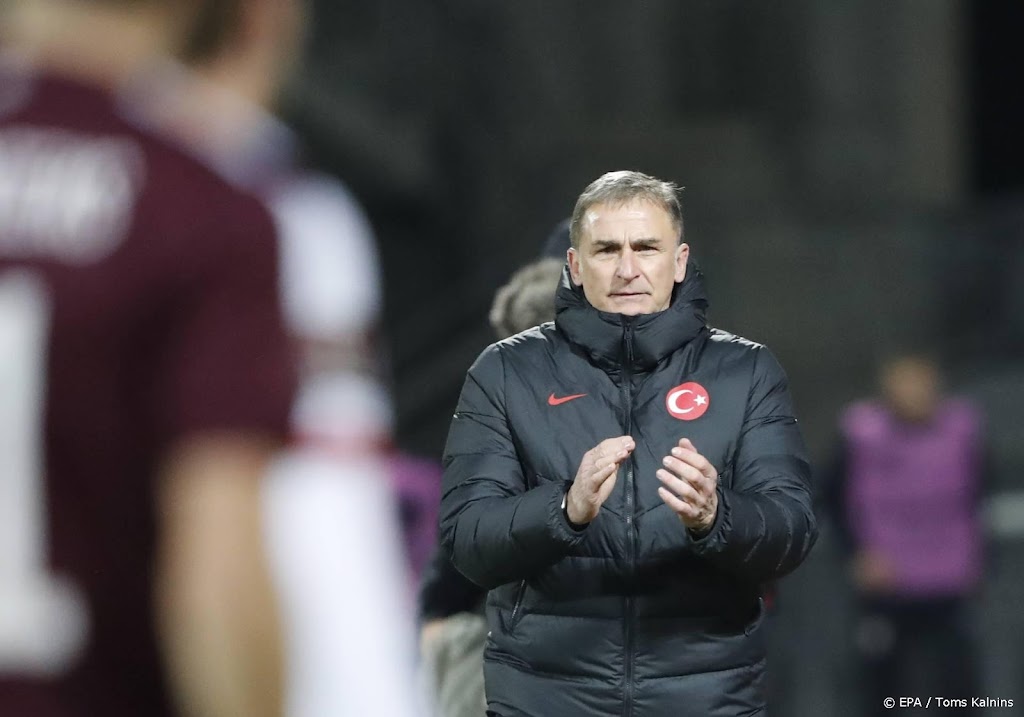 Feyenoorder Kökcü schiet Turkije naar play-offs voor het WK