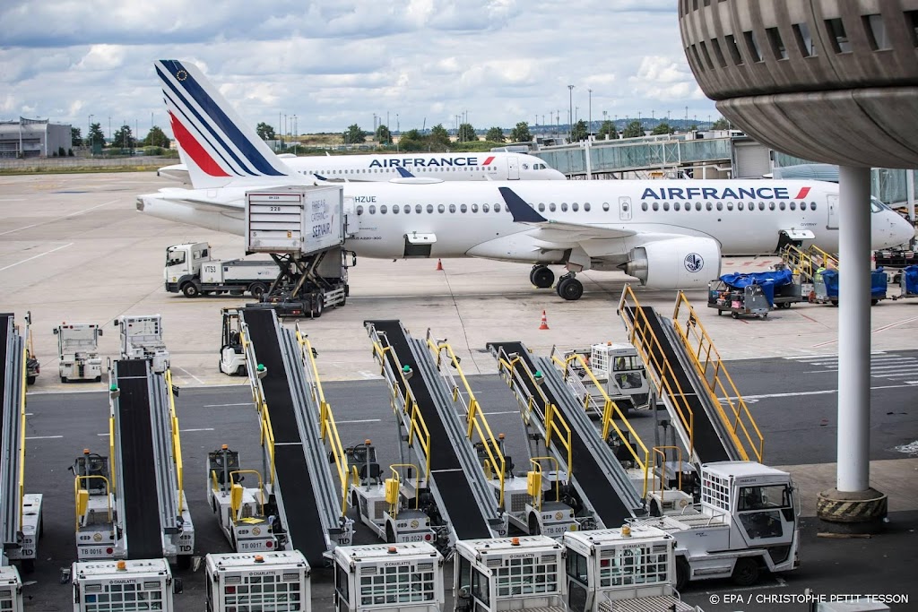 Vakbonden dreigen met staking bij Air France rond feestdagen