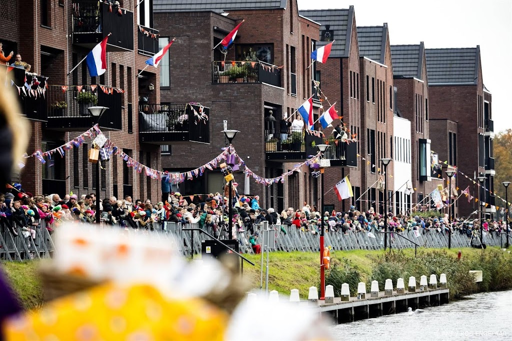 'Gezellig' druk in Vianen voor intocht Sinterklaas