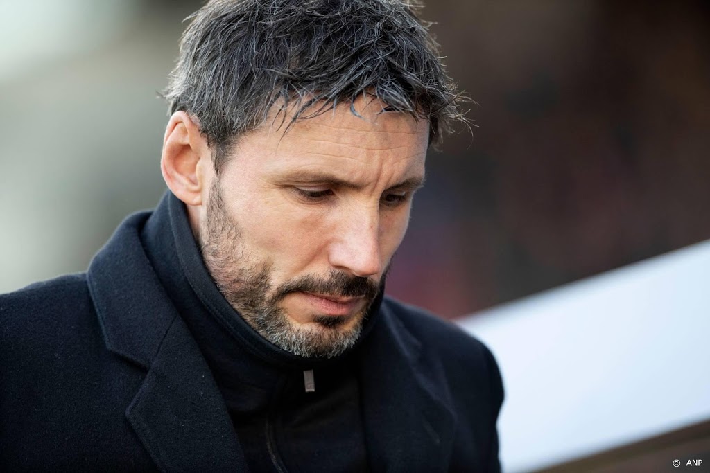 PSV ontslaat trainer Van Bommel
