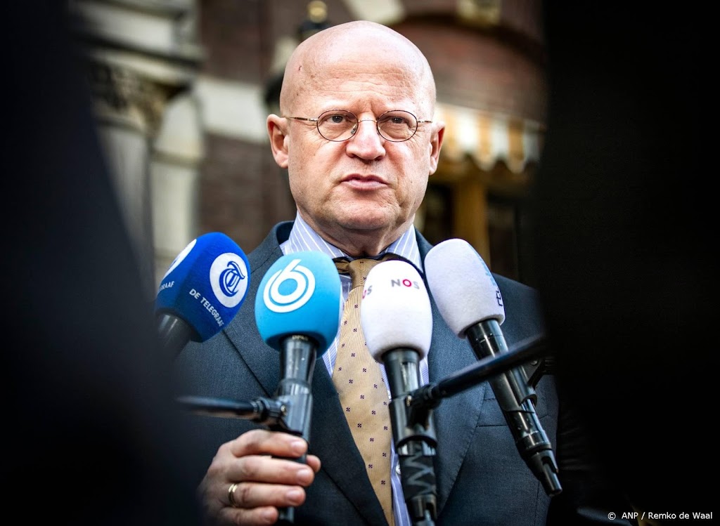 Grapperhaus: burgemeesters erg gelukkig met nieuwe regel winkels