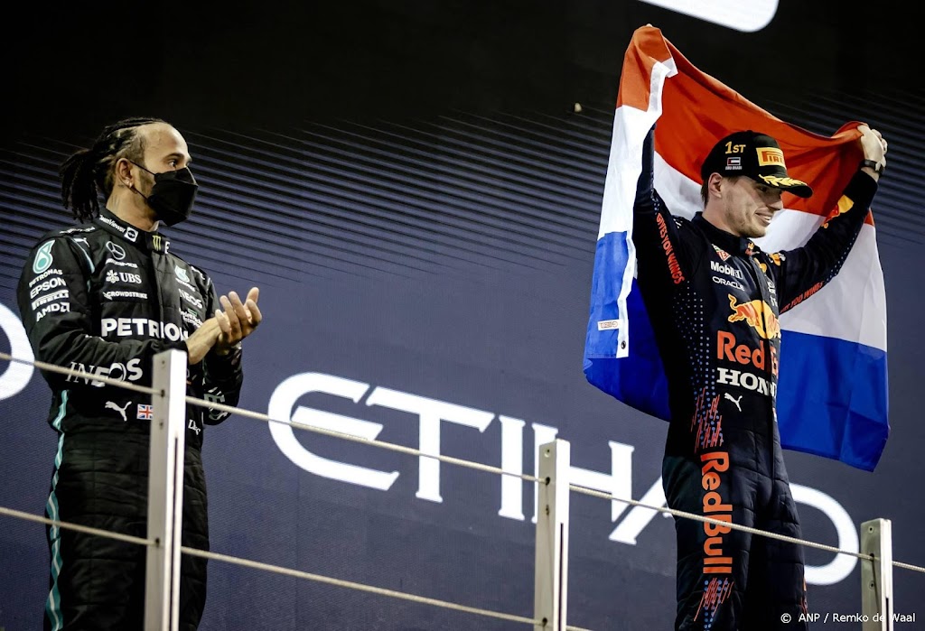 Mercedes feliciteert Verstappen en Red Bull