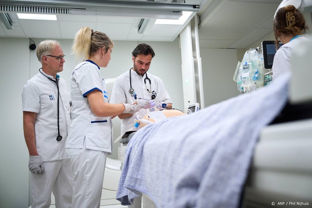 CNV: juridische procedure om covidregeling zorgmedewerkers