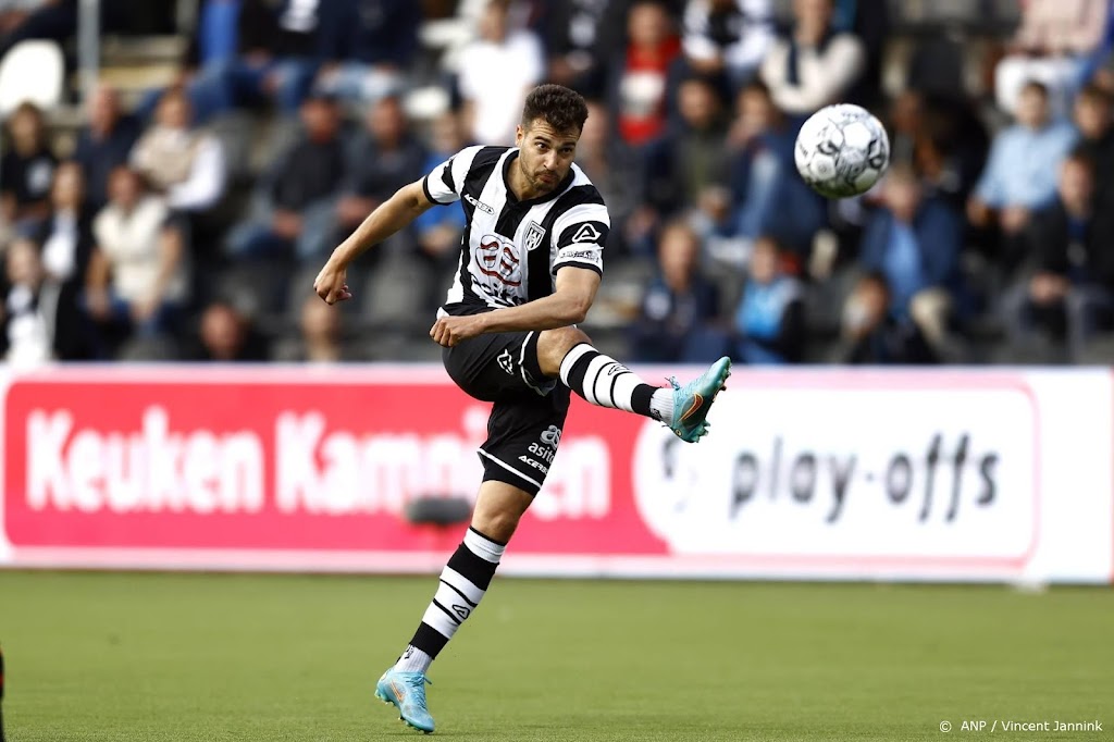 Heracles Almelo wint met ruime cijfers van Dordrecht