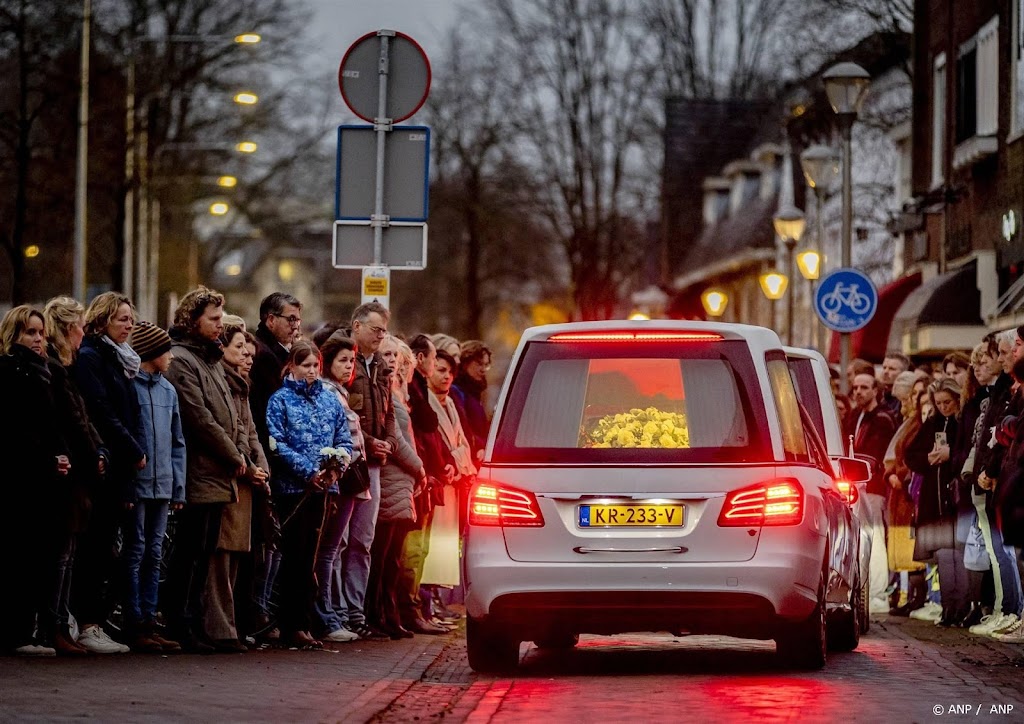 Massale belangstelling voor uitvaart Hilversumse zusjes