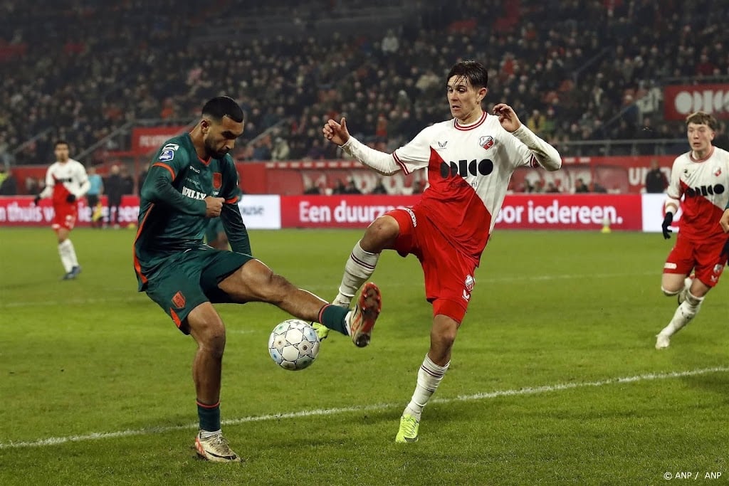 FC Utrecht en RKC Waalwijk spelen gelijk na incidentrijk duel