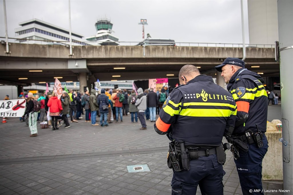 Op Schiphol aangehouden XR-demonstranten alle 99 vrijgelaten