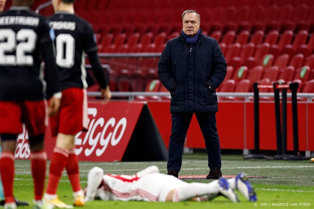 Coach Advocaat ziet Feyenoord liever matig spelen en wel winnen  