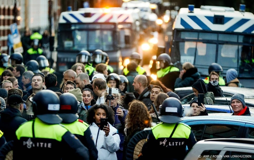 115 mensen aangehouden bij verboden demonstratie Amsterdam