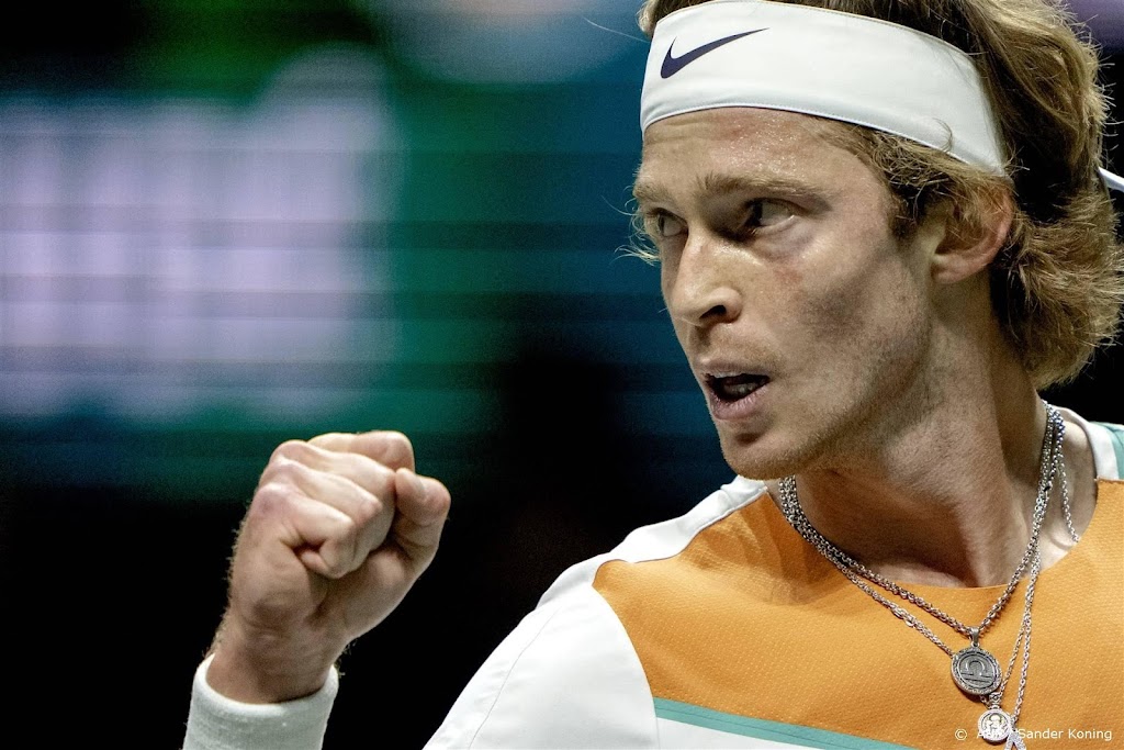 Roeblev laat Thiem in drie sets kansloos in Melbourne